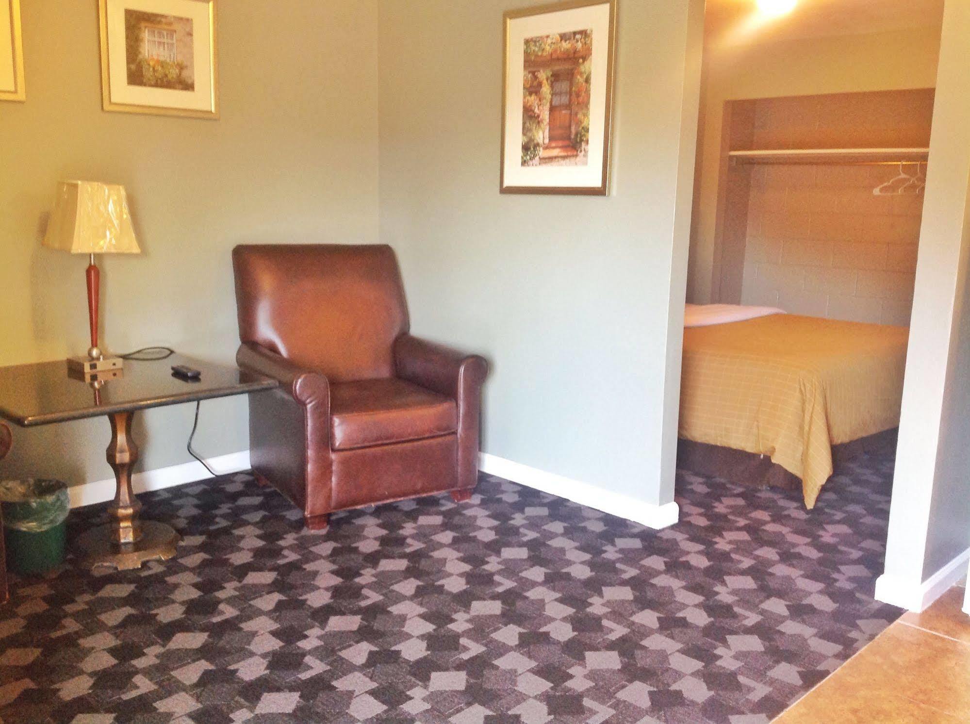 Jefferson Inn&Suites Extérieur photo